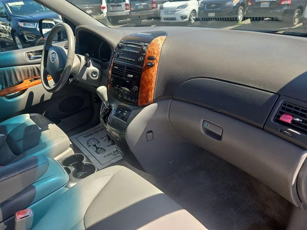 used 2007 Toyota Sienna car, priced at $10,910