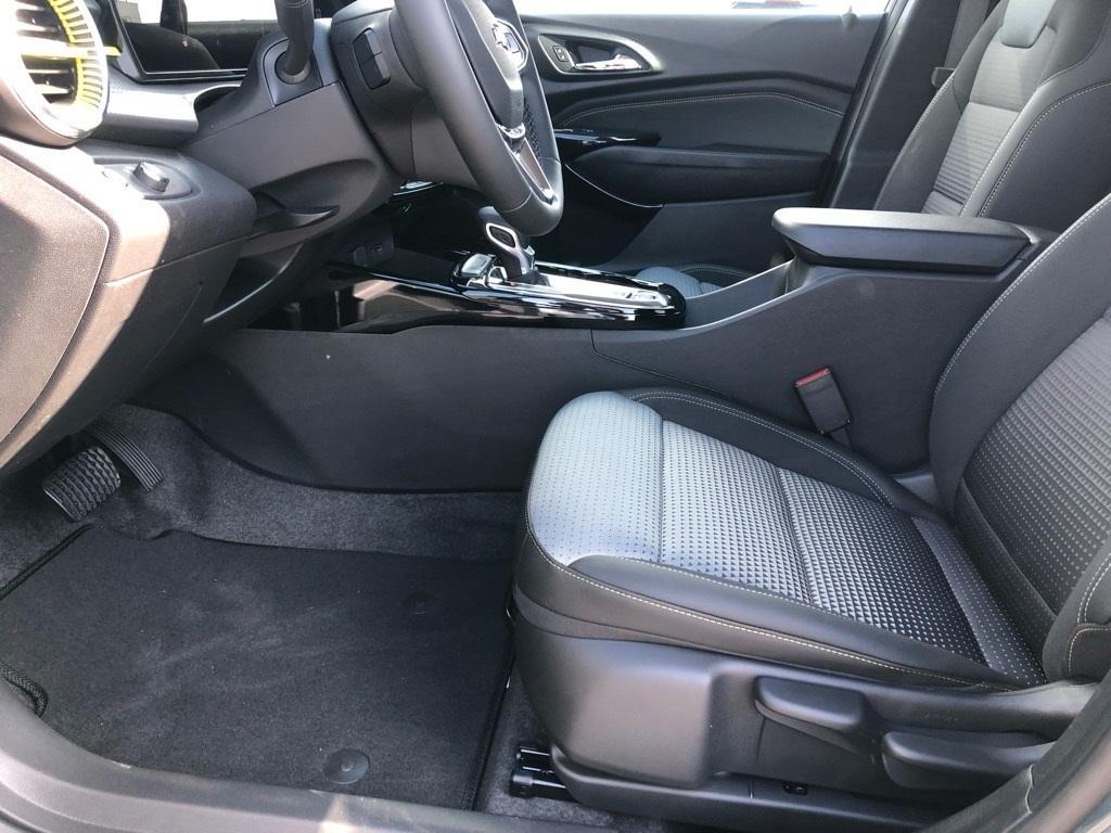 new 2025 Chevrolet Trax car, priced at $24,386
