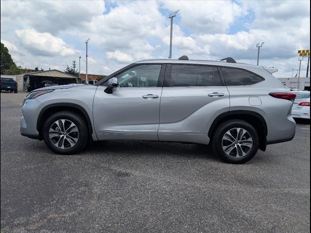 used 2022 Toyota Highlander car, priced at $37,981