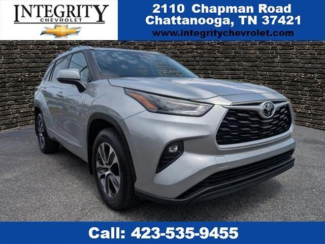 used 2022 Toyota Highlander car, priced at $37,981