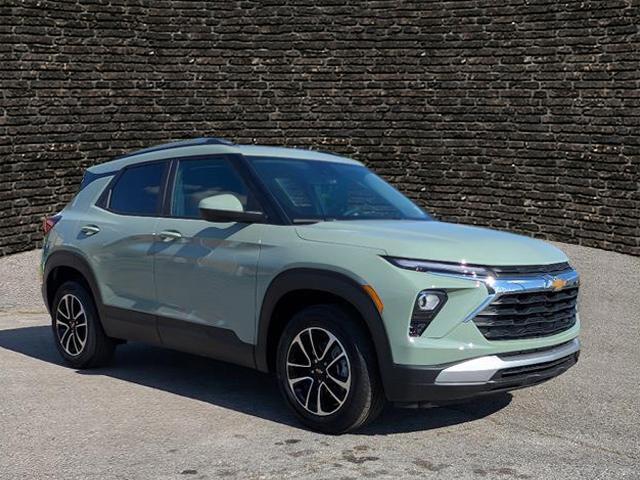 new 2025 Chevrolet TrailBlazer car, priced at $30,180
