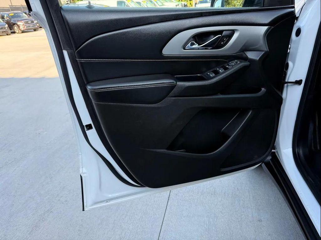 used 2021 Chevrolet Traverse car, priced at $18,999