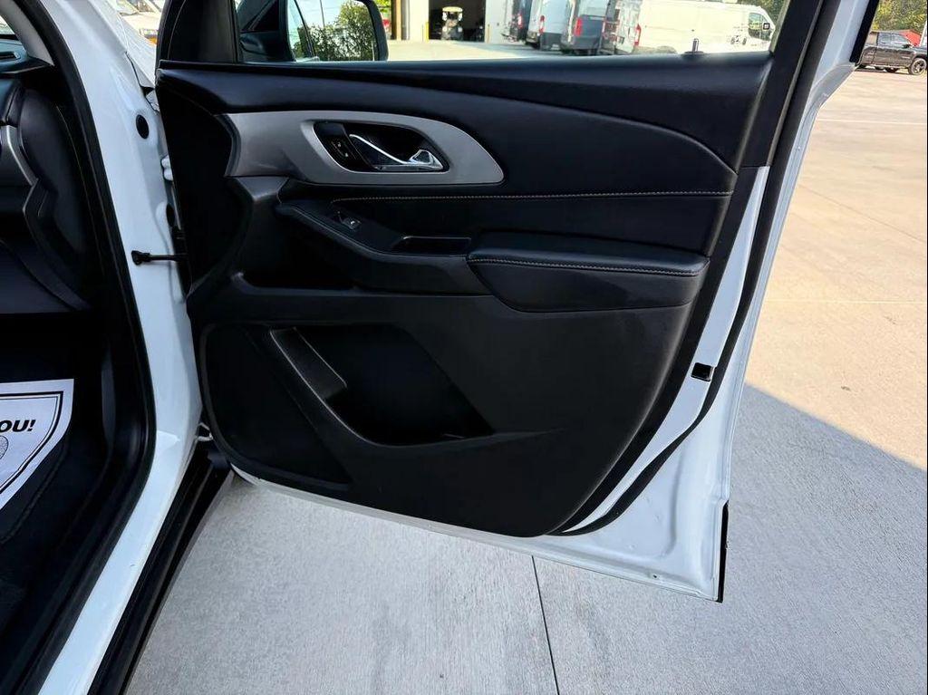 used 2021 Chevrolet Traverse car, priced at $18,999
