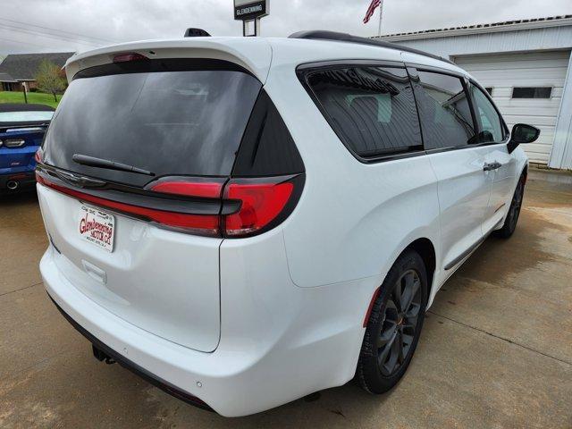 new 2024 Chrysler Pacifica car, priced at $45,550