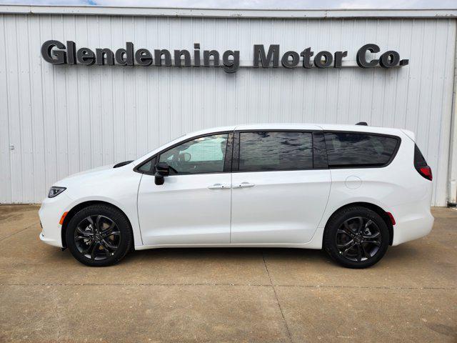 new 2026 Chrysler Pacifica car, priced at $47,065
