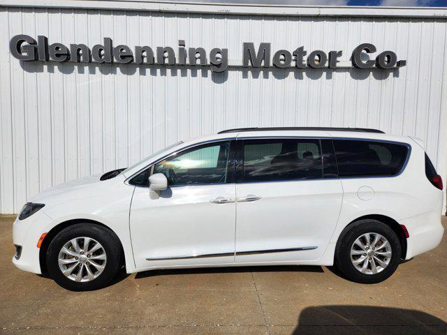 used 2017 Chrysler Pacifica car