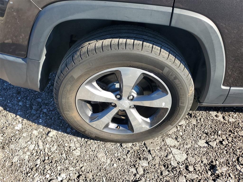 used 2019 Jeep Cherokee car, priced at $18,974