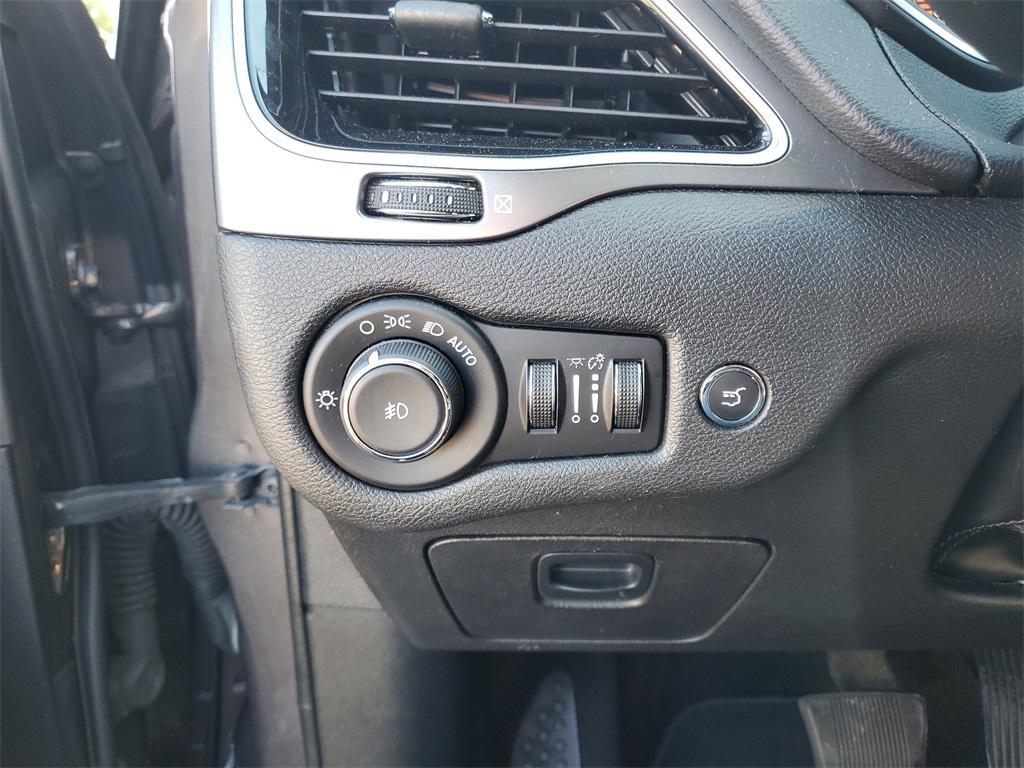 used 2019 Jeep Cherokee car, priced at $18,974