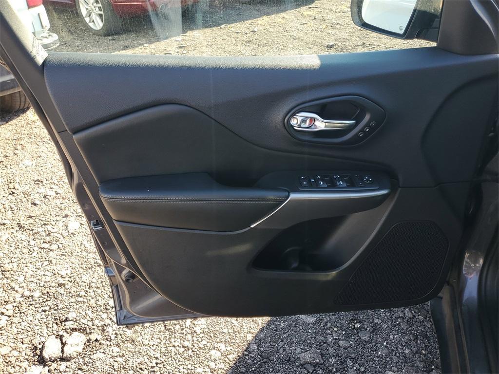 used 2019 Jeep Cherokee car, priced at $18,974