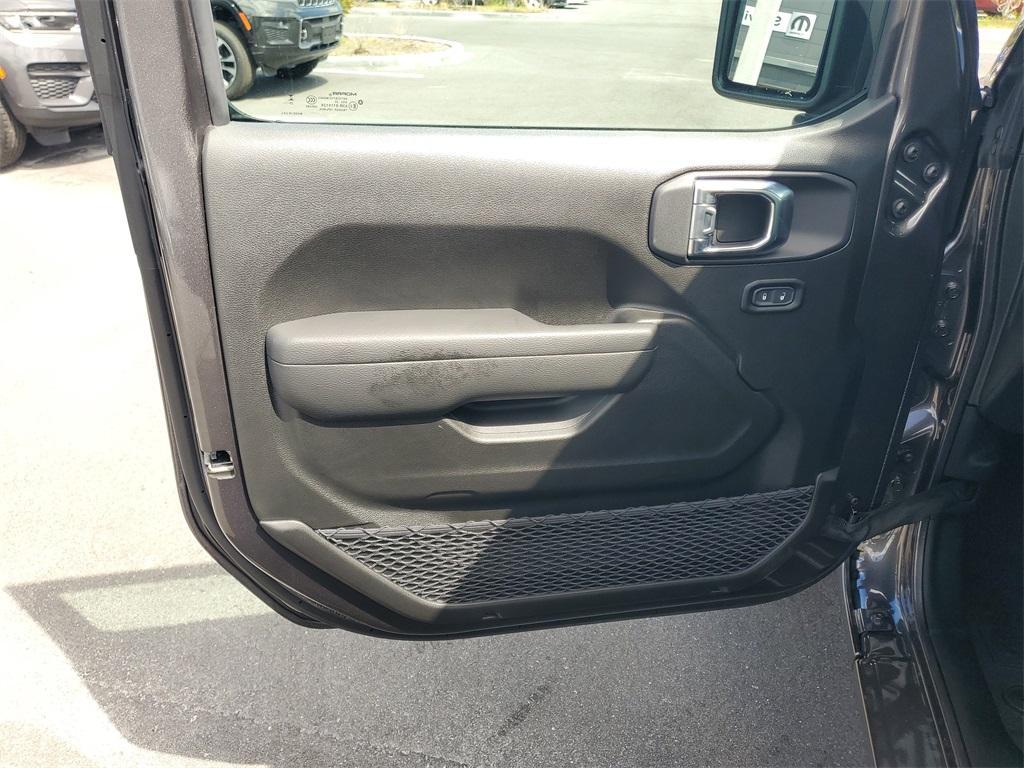 new 2025 Jeep Gladiator car, priced at $40,647