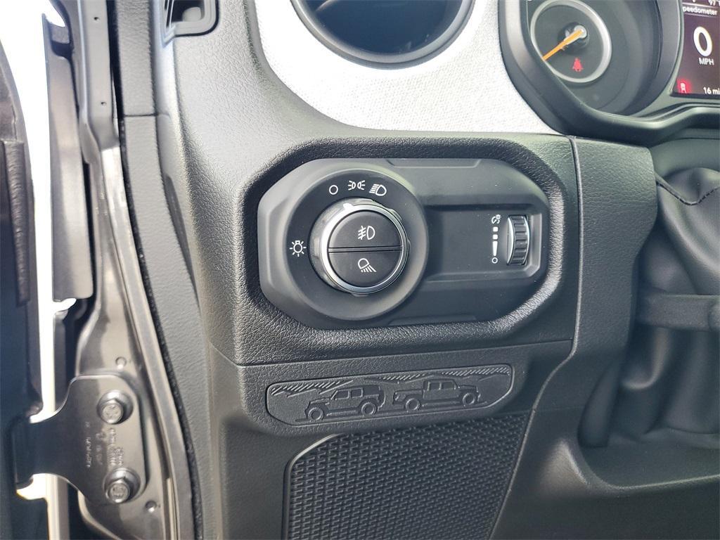 new 2025 Jeep Gladiator car, priced at $40,647