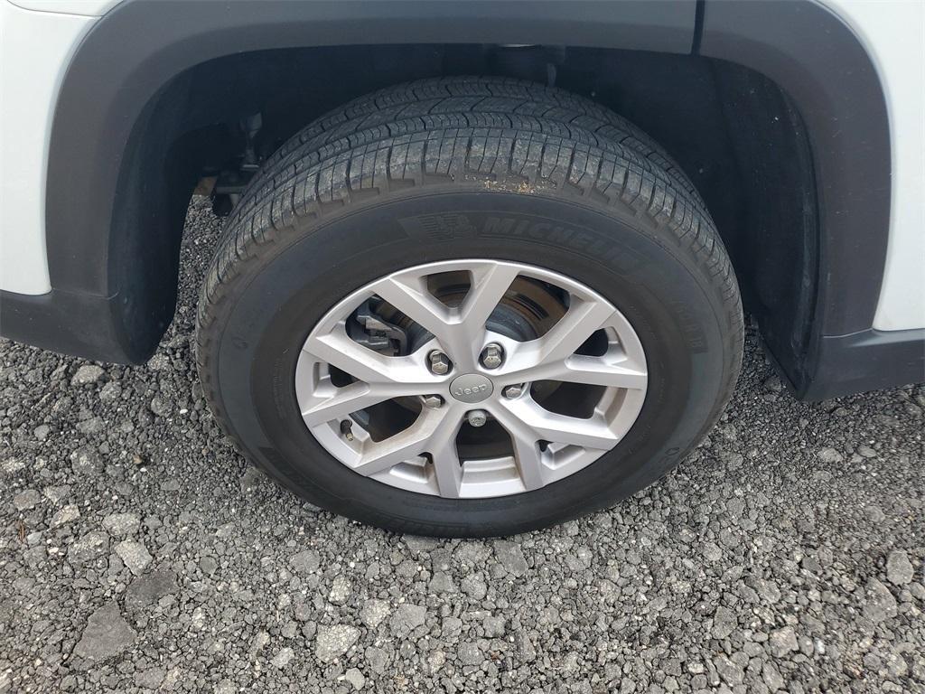 used 2022 Jeep Grand Cherokee car, priced at $27,506