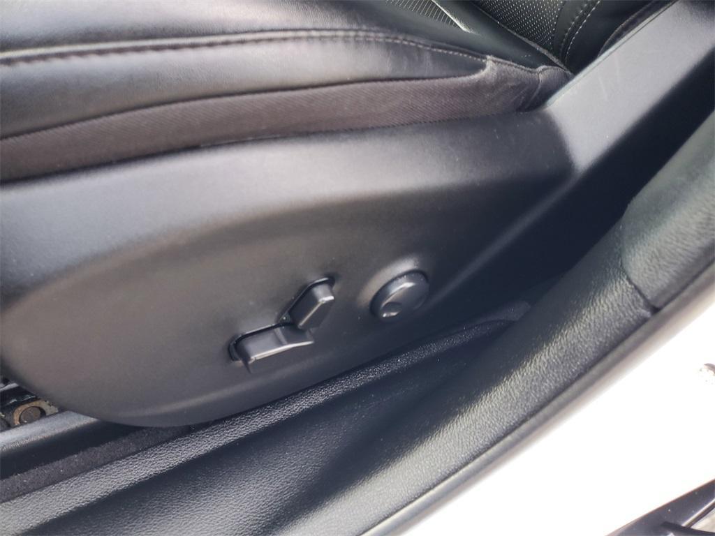 used 2023 Jeep Cherokee car, priced at $22,809