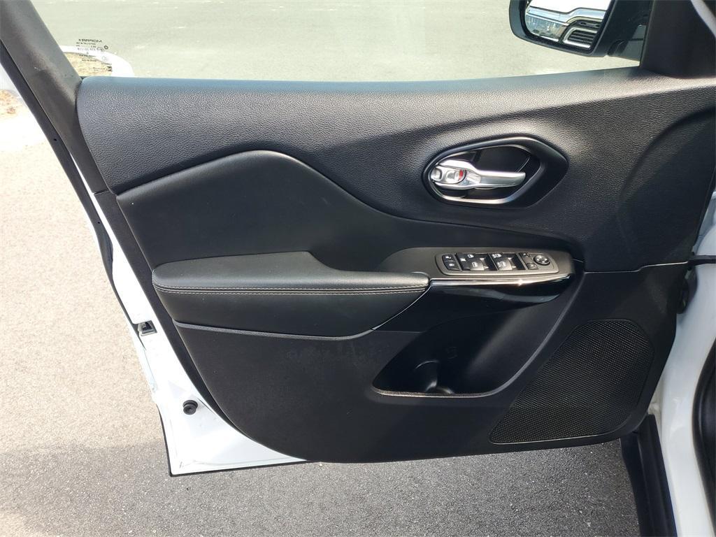 used 2023 Jeep Cherokee car, priced at $22,809