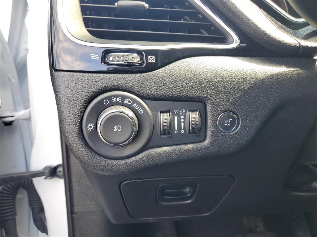 used 2023 Jeep Cherokee car, priced at $22,809