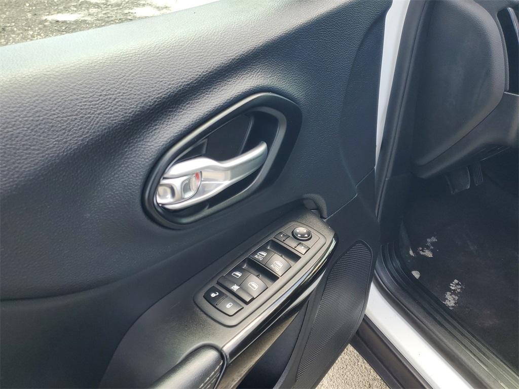 used 2023 Jeep Cherokee car, priced at $23,729