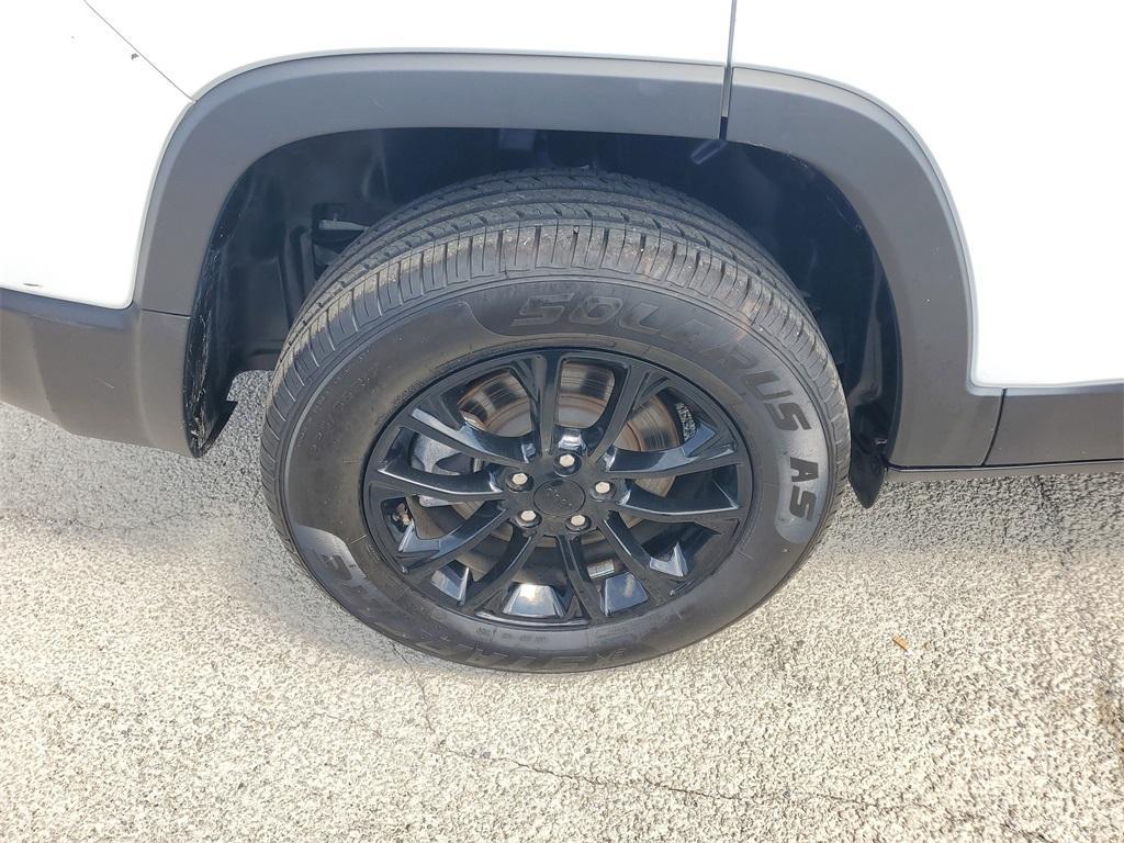 used 2023 Jeep Cherokee car, priced at $23,729