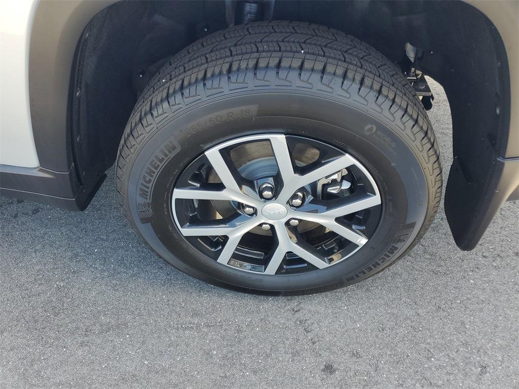 used 2025 Jeep Grand Cherokee L car, priced at $47,692