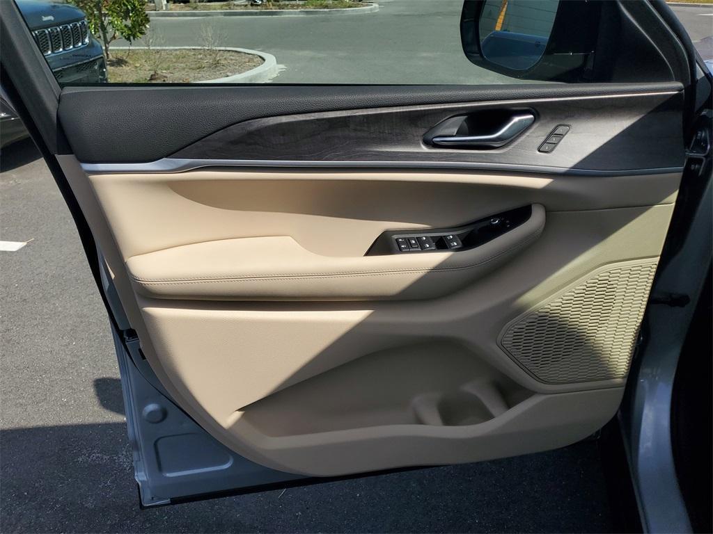 used 2025 Jeep Grand Cherokee L car, priced at $47,692