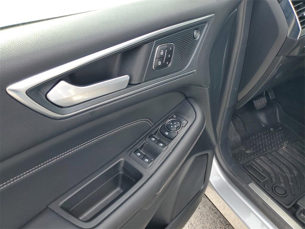 used 2024 Ford Edge car, priced at $29,819