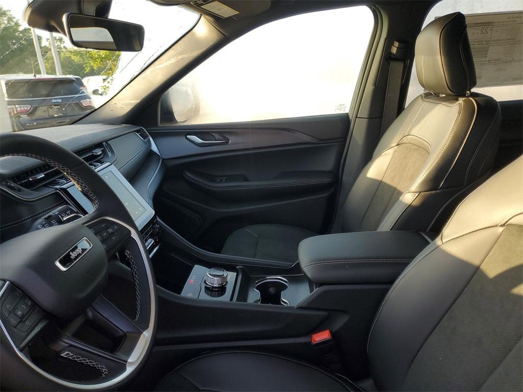 new 2025 Jeep Grand Cherokee car, priced at $44,995