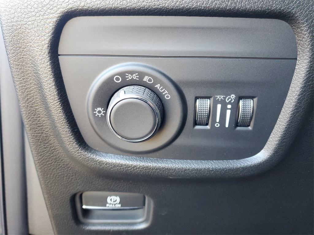 new 2025 Jeep Grand Cherokee car, priced at $44,995