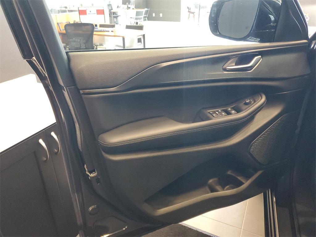 new 2025 Jeep Grand Cherokee L car, priced at $46,998