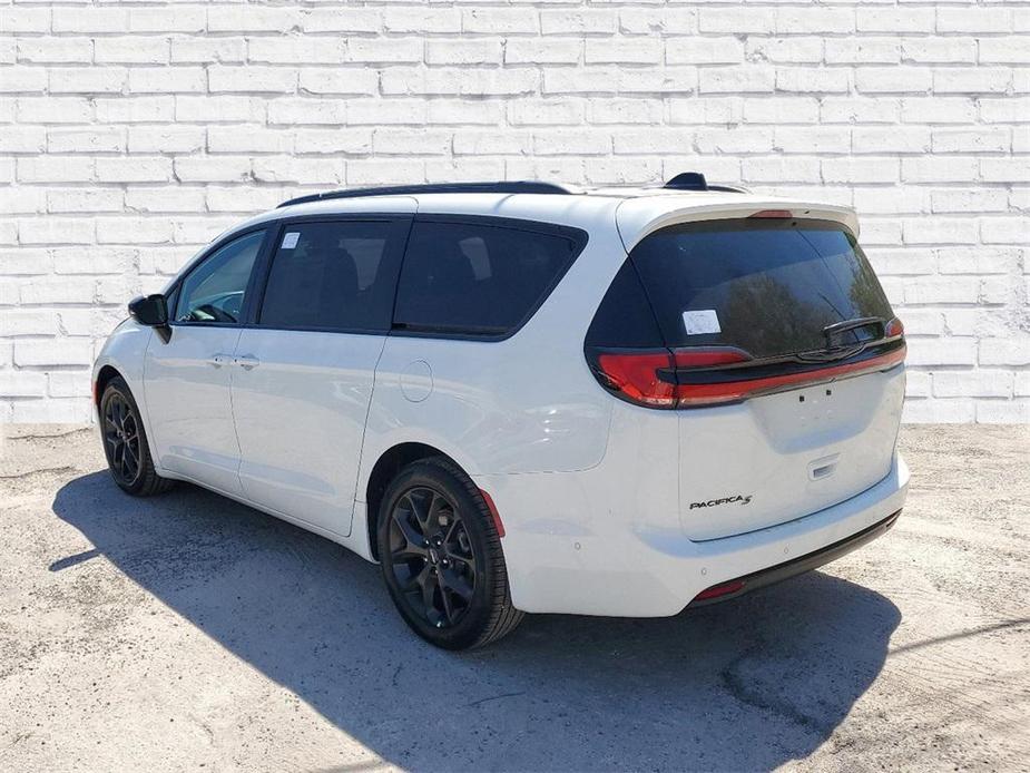 new 2024 Chrysler Pacifica car, priced at $44,250