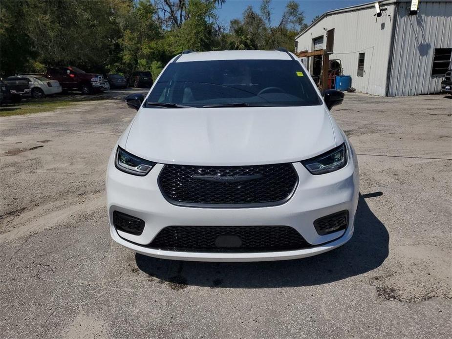 new 2024 Chrysler Pacifica car, priced at $44,250