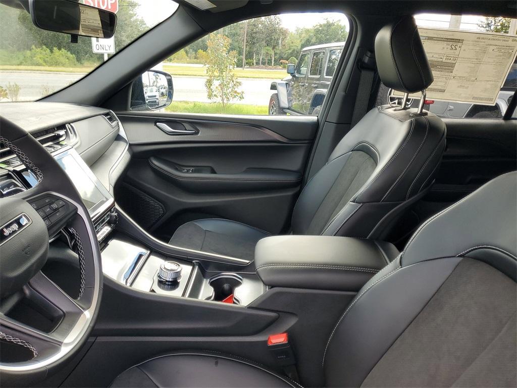 new 2025 Jeep Grand Cherokee car