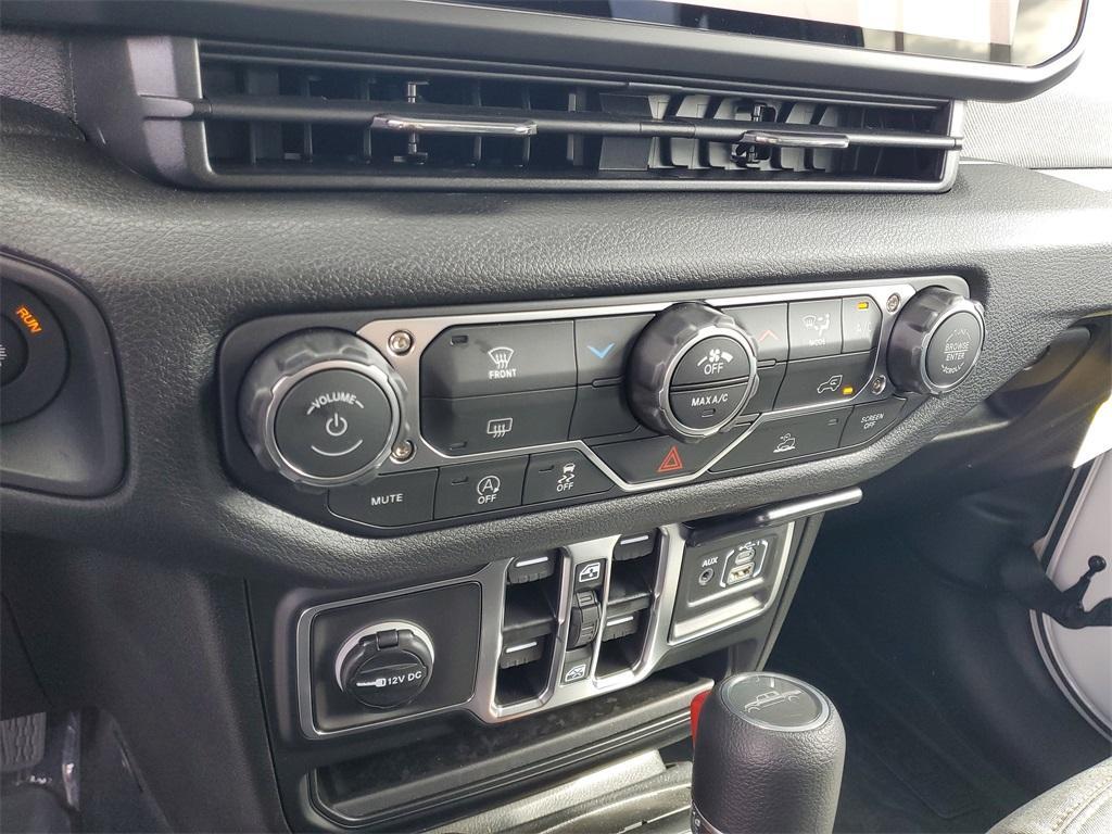 new 2025 Jeep Gladiator car, priced at $37,728