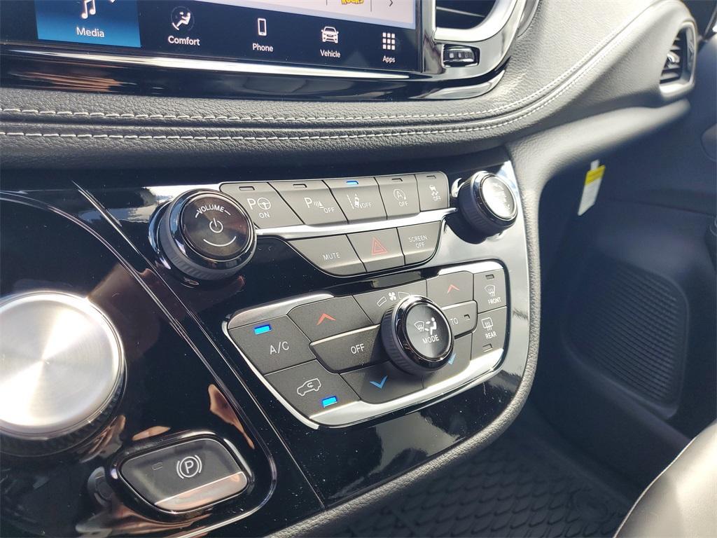 new 2025 Chrysler Pacifica car
