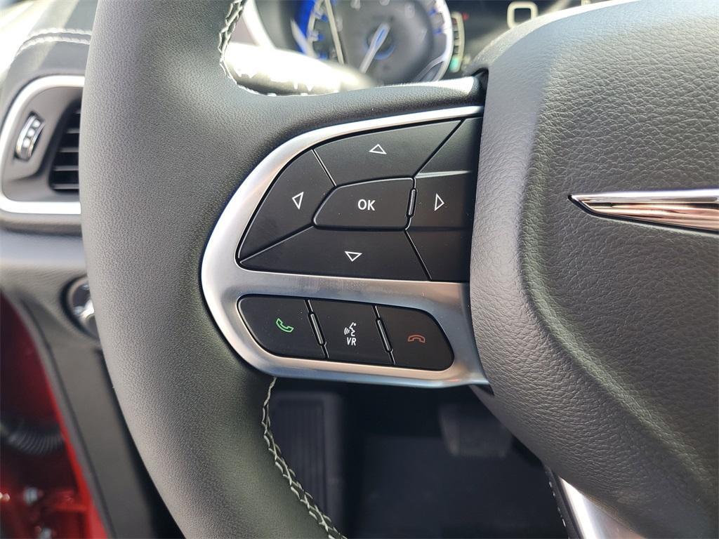 new 2025 Chrysler Pacifica car