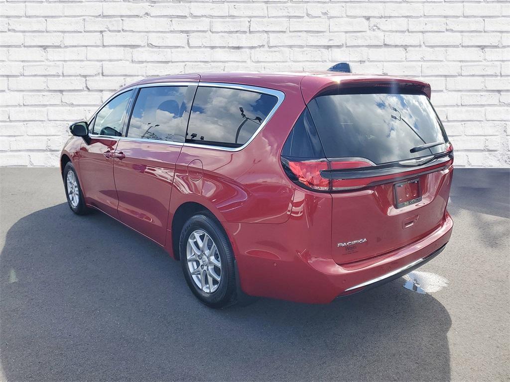 new 2025 Chrysler Pacifica car