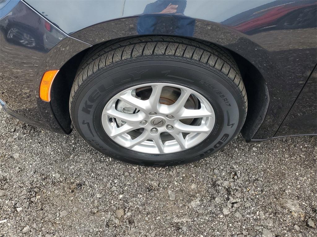 used 2021 Chrysler Pacifica car, priced at $23,446