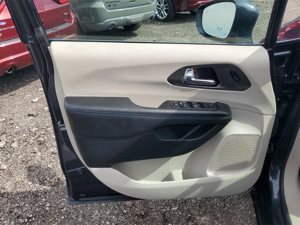 used 2021 Chrysler Pacifica car, priced at $23,446