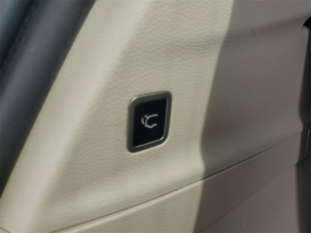 used 2021 Chrysler Pacifica car, priced at $23,446