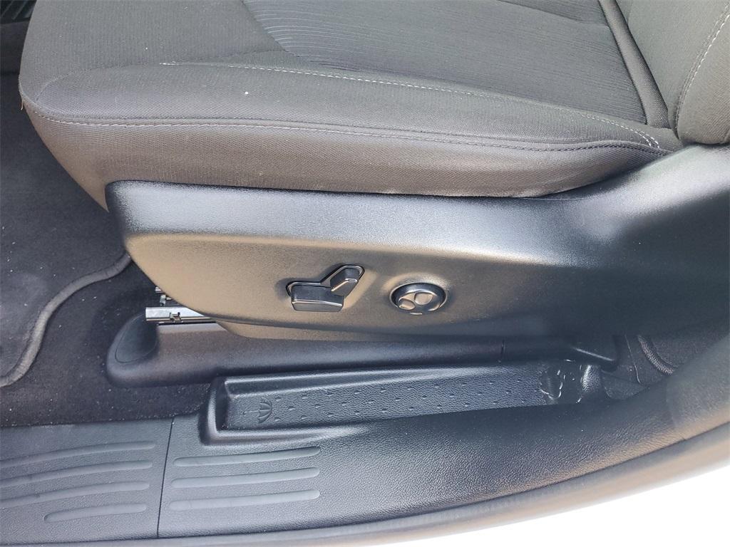 used 2024 Chrysler Pacifica car, priced at $30,334