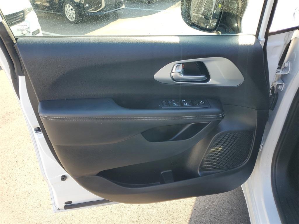 used 2024 Chrysler Pacifica car, priced at $30,334