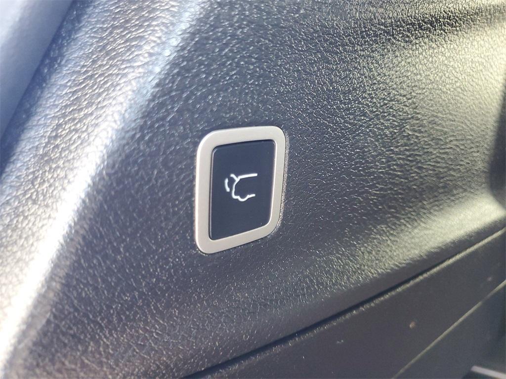 used 2024 Chrysler Pacifica car, priced at $30,334