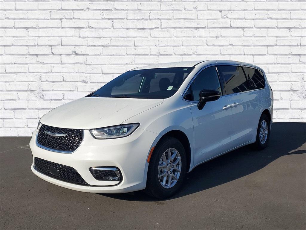 used 2024 Chrysler Pacifica car, priced at $30,334