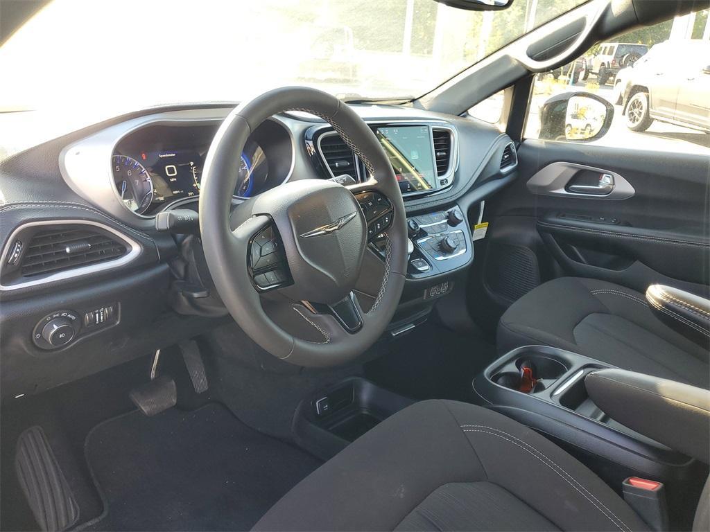 used 2024 Chrysler Pacifica car, priced at $30,334