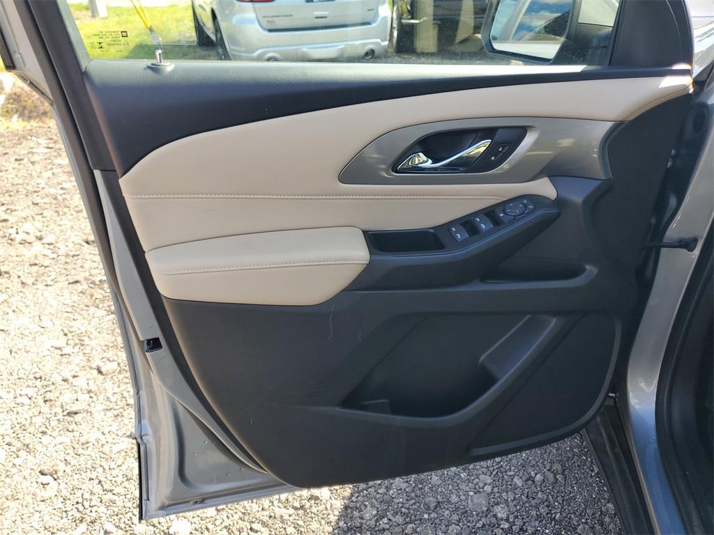 used 2023 Chevrolet Traverse car, priced at $28,486