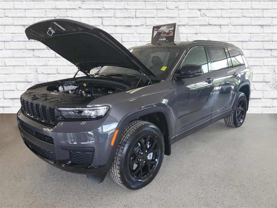 new 2024 Jeep Grand Cherokee L car, priced at $42,092