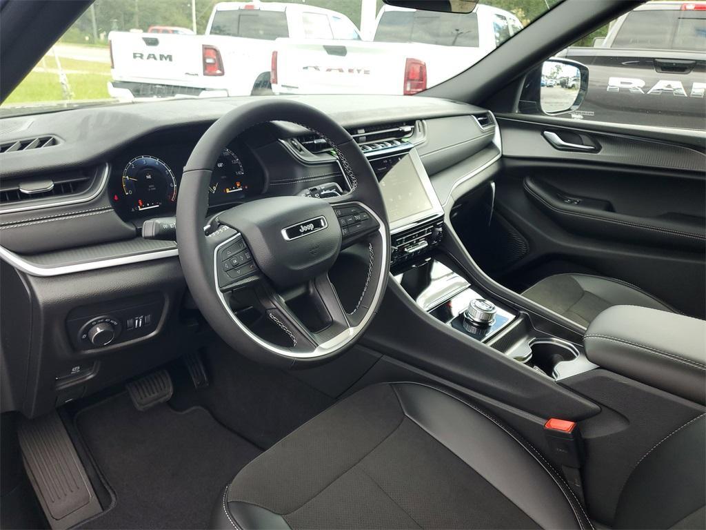 new 2025 Jeep Grand Cherokee L car