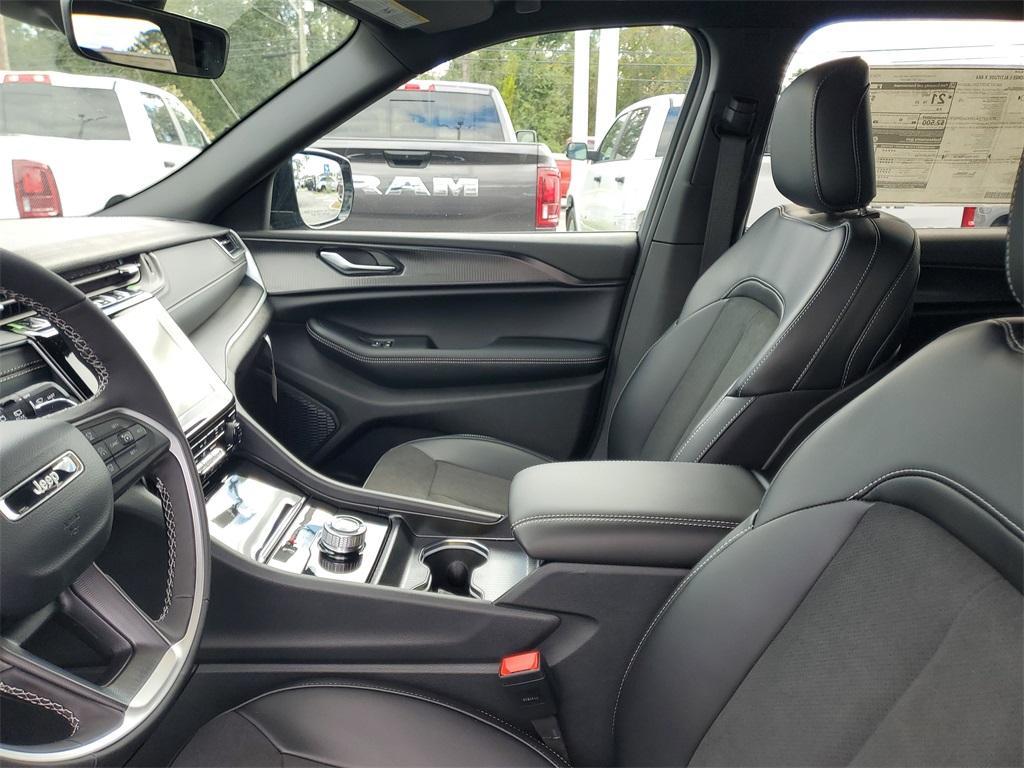 new 2025 Jeep Grand Cherokee L car