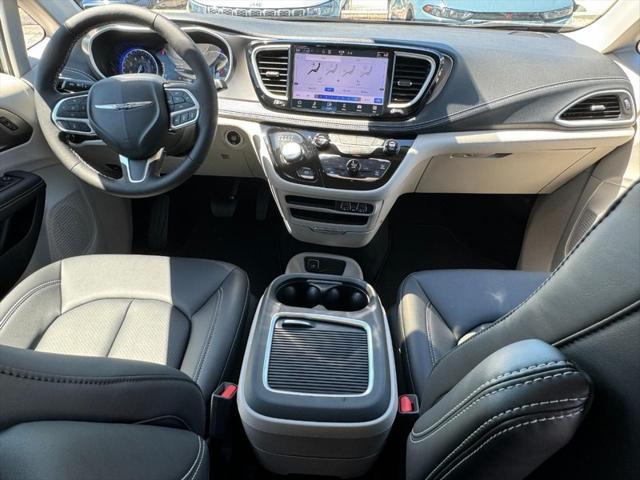 new 2024 Chrysler Pacifica car, priced at $45,195