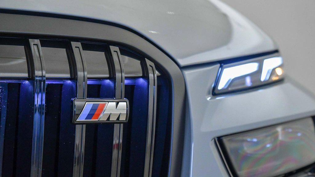 new 2026 BMW X7 car, priced at $119,715