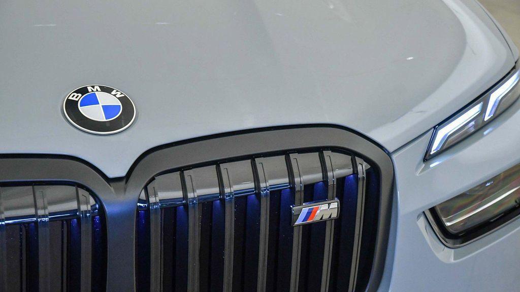 new 2026 BMW X7 car, priced at $119,715