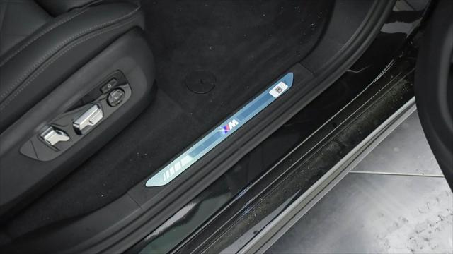 new 2025 BMW X7 car, priced at $92,280